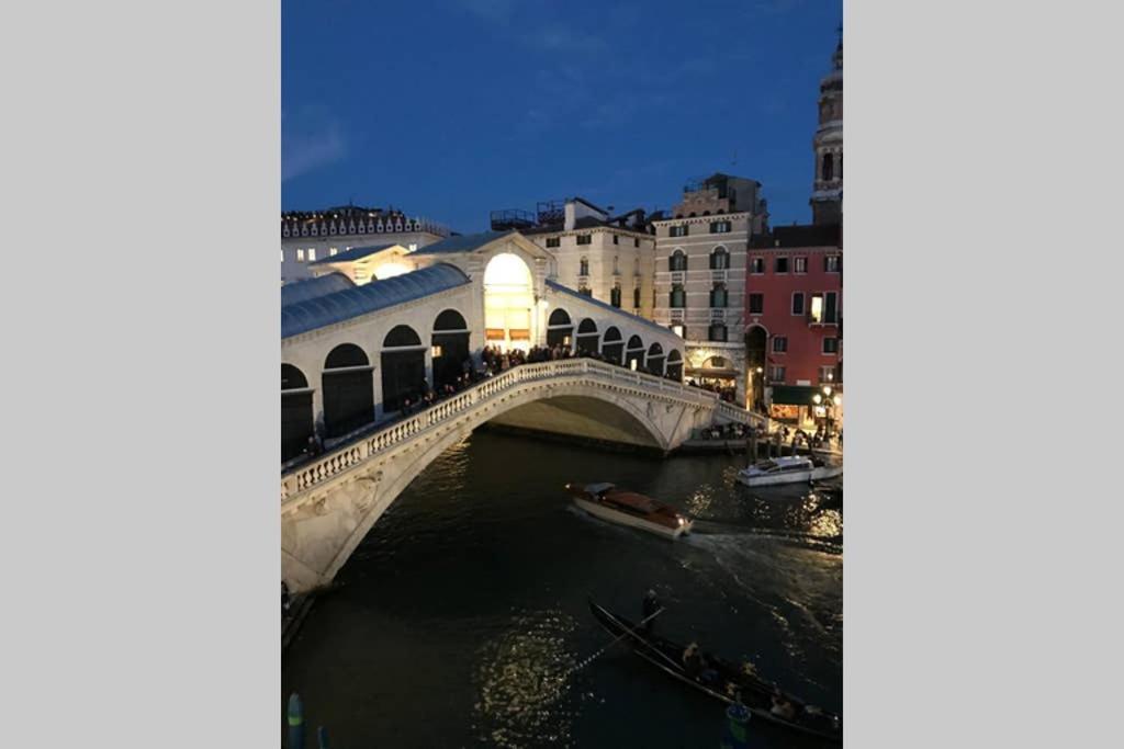 Rialto Apartment With Canal Grande View เวนิส ภายนอก รูปภาพ