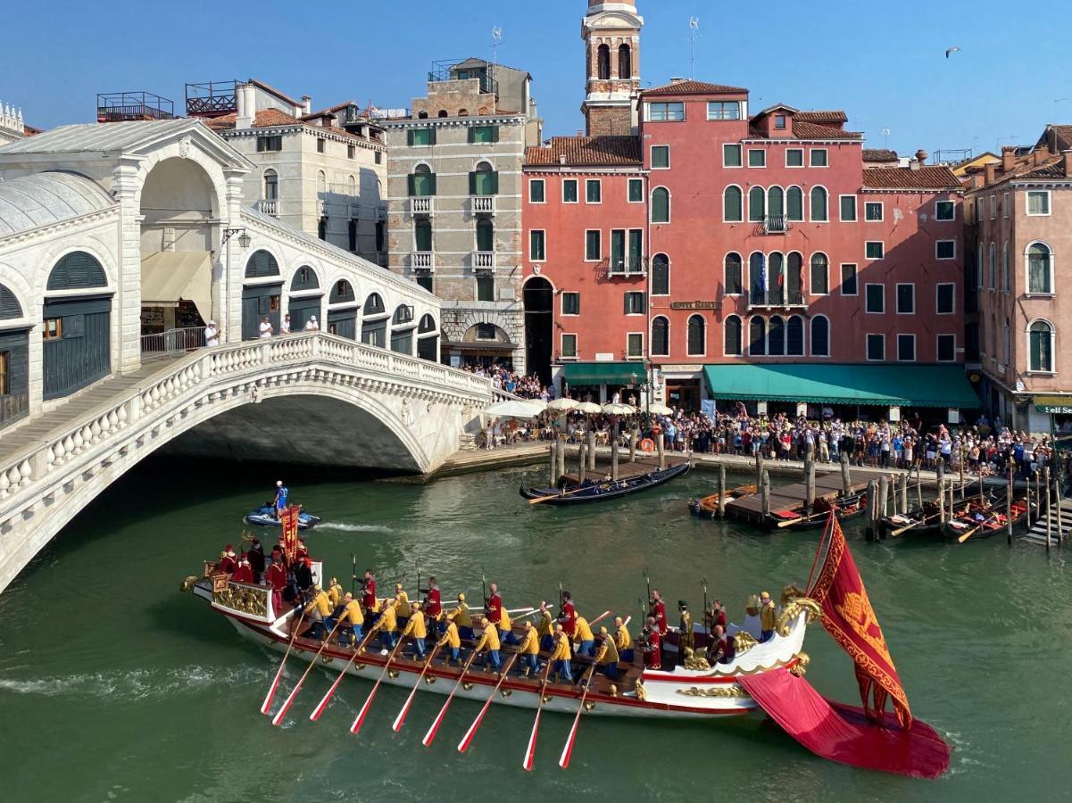 Rialto Apartment With Canal Grande View เวนิส ภายนอก รูปภาพ
