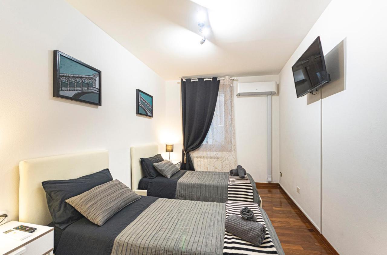 Rialto Apartment With Canal Grande View เวนิส ภายนอก รูปภาพ